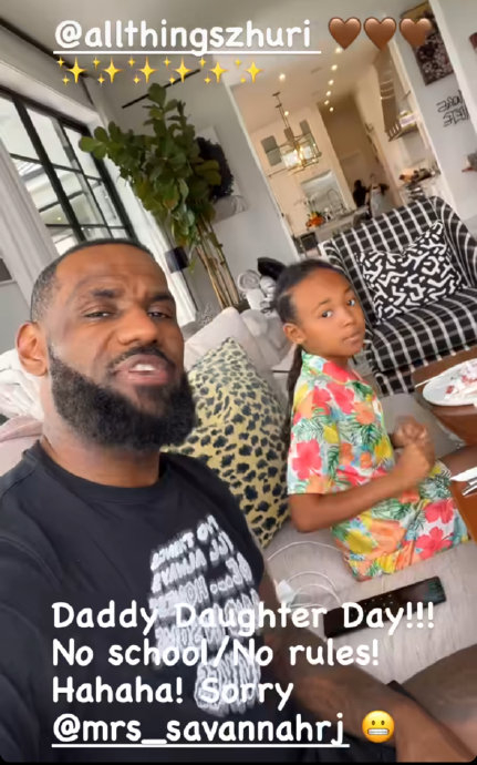 詹姆斯和女儿一起享用早餐,相当幸福……|詹姆斯|早餐|湖人_新浪新闻