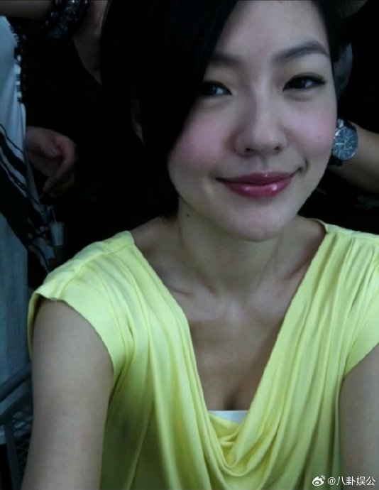 就知道那些男明星都爱说她以前牙丑,但是现在再翻看小s早期照好有灵气