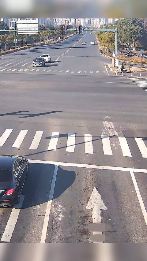 过个路口真不差那几秒的时间!只要平安,总能到达__财经头条