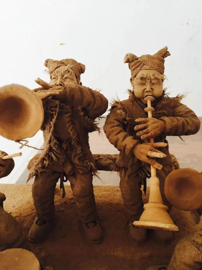 绥德泥塑中的"陕北秧歌"|伞头秧歌|泥塑|非物质文化遗产_新浪新闻