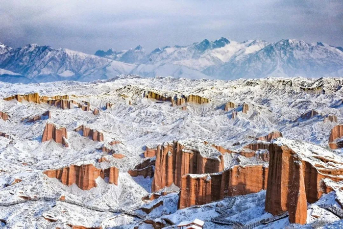 天山托木尔景区·大峡谷地貌.夏特古道冰川.夏特古道.祥云.崖奇石峭.
