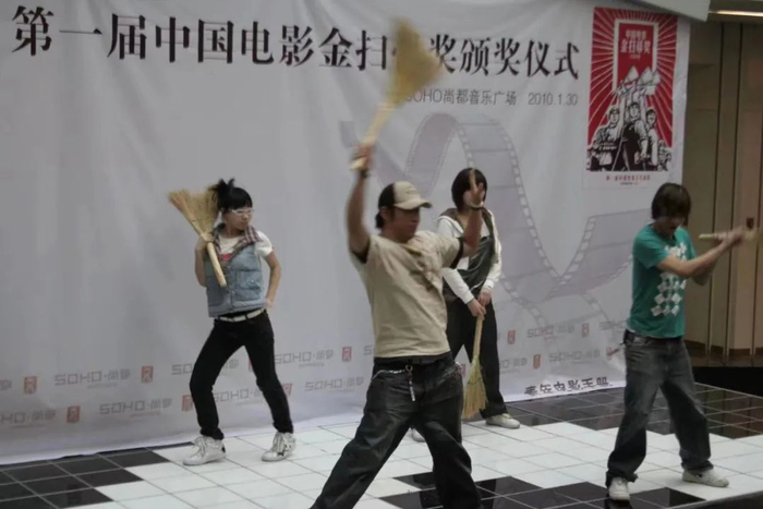 回顾:首届金扫帚奖是怎样诞生的|金扫帚奖|中国电影|三枪拍案惊奇