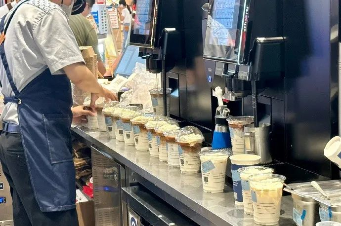 图片来源：瑞幸咖啡官方微博