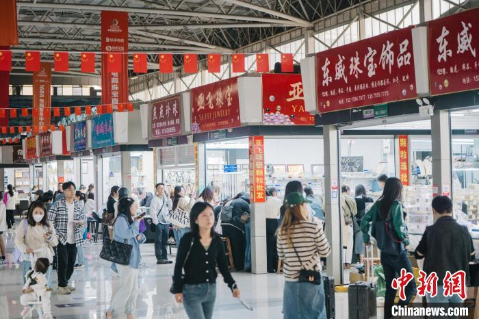 "珠光宝气"闪耀香江 浙江诸暨珍珠"赋能出海"|香港|浙江省|珠宝_新浪