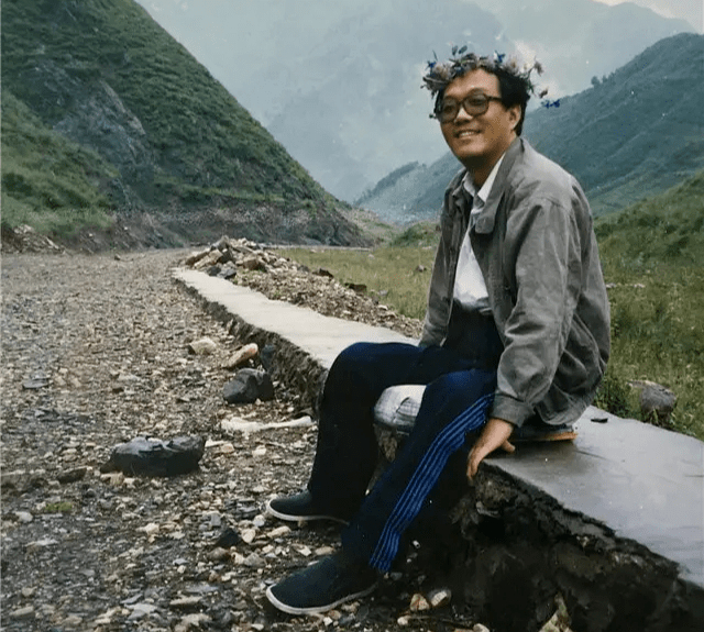 经常跟海伦·凯勒,张海迪并列,成为写作文时最常用的素材.