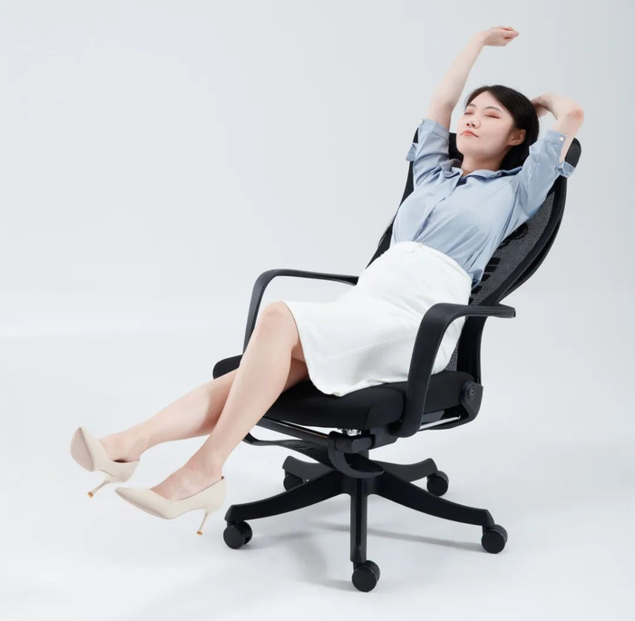 碾压老外万元椅中国上市公司重新发明人体工学椅秒变