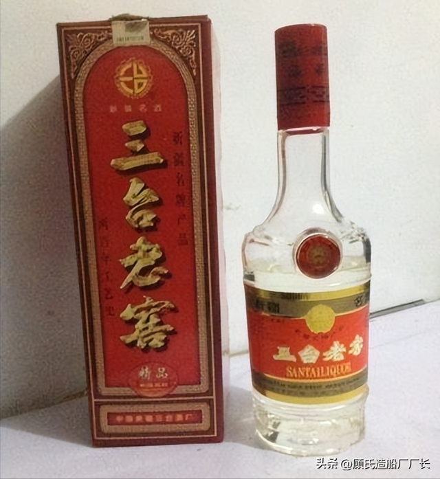 现场寻获的玻璃碎片除了玻璃窗的碎片外被拼合成了"三台"老窖白酒玻璃