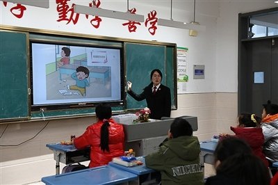 江苏金湖开学第一课 护航正当时|江苏省|法律|犯罪_新浪新闻