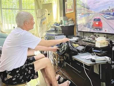 "游戏爷爷"超越年龄的热爱(图)
