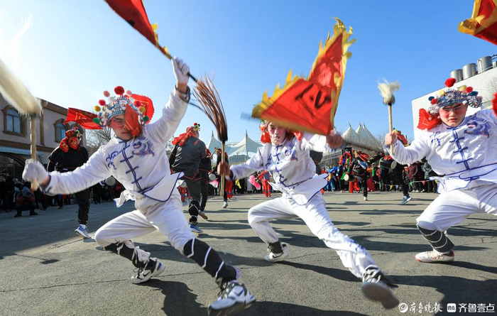 俺村俺家年味浓|威海环翠楼广场前,扭起海阳大秧歌|海阳|报料|齐鲁