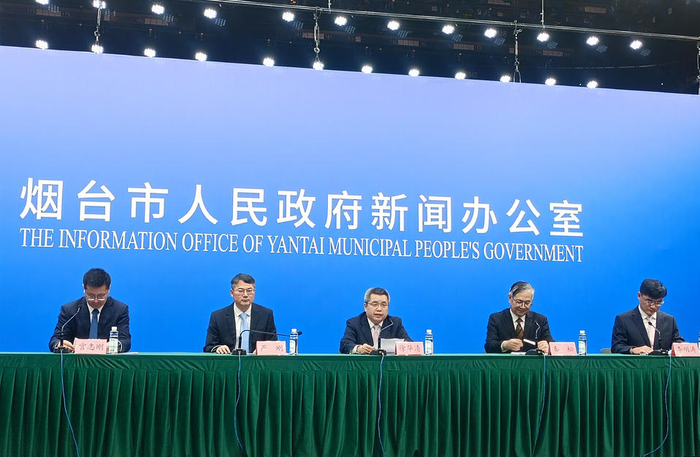 会上,生态环境部国家应对气候变化战略研究和国际合作中心主任徐华清