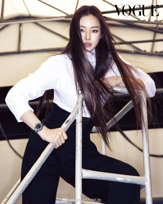 「 李哈妮 」x hublot vogue korea march……_新浪新闻