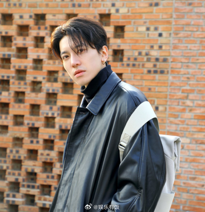 近日,网传完颜洛绒有老婆孩子,引发热议