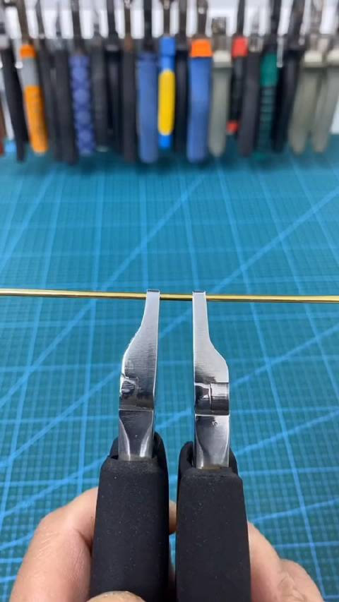 手艺人用一根铁丝做一个钥匙扣看到最后还挺好看