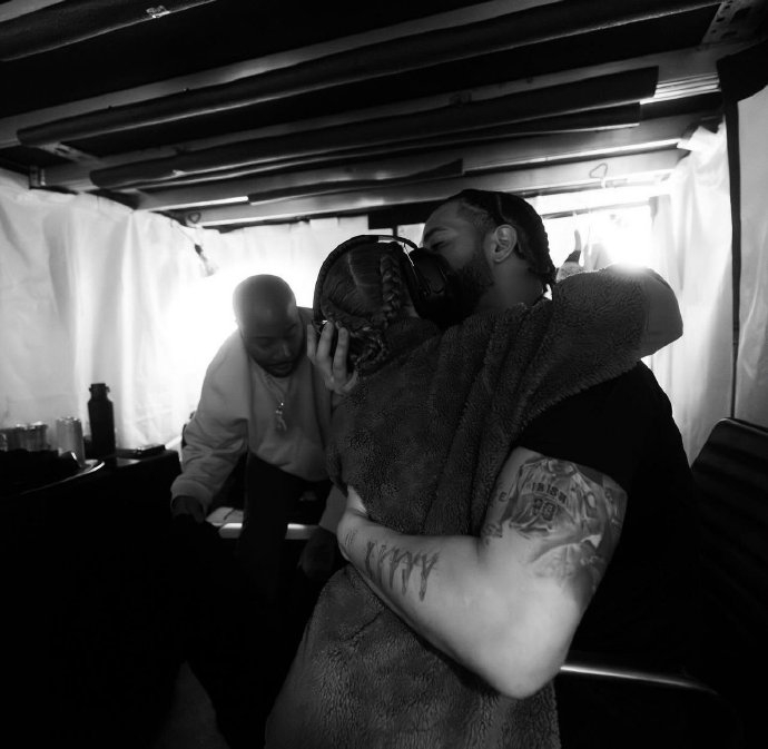 drake巡演现场的adonis 9615|巡演_新浪新闻