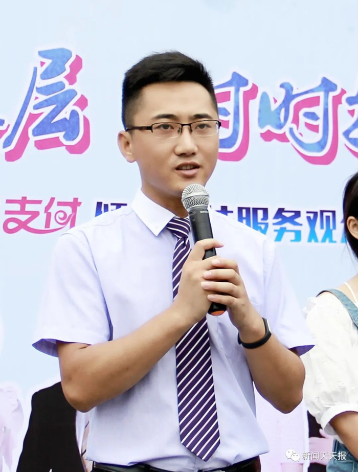 5主持人;主持栏目《食全食美》《1005朋友圈》《一路畅通》.