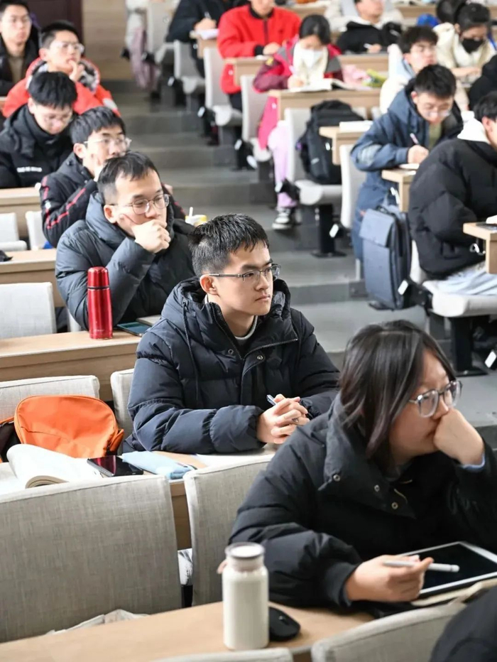 高校开学季来看校园与学子的双向奔赴