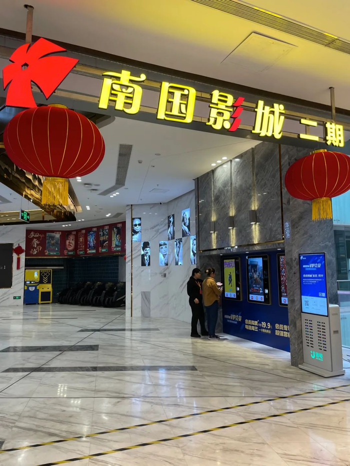 20年老商场,被港客救活?|万象城|商业地产|金光华广场_新浪新闻