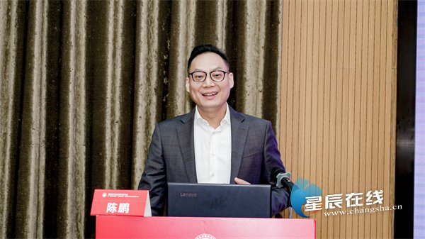 陈鹏:走进繁花深处的啄木鸟|禽流感|健康管理|陈鹏_新浪新闻