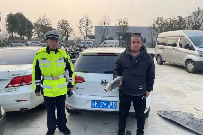 2月8日15时57分许,江都交警在利民北路日常巡逻时发现苏k3***d车涉嫌