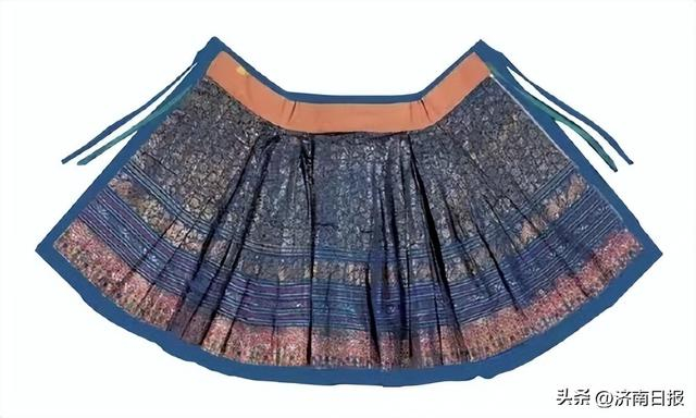 读本丨这个春节街上流行马面裙