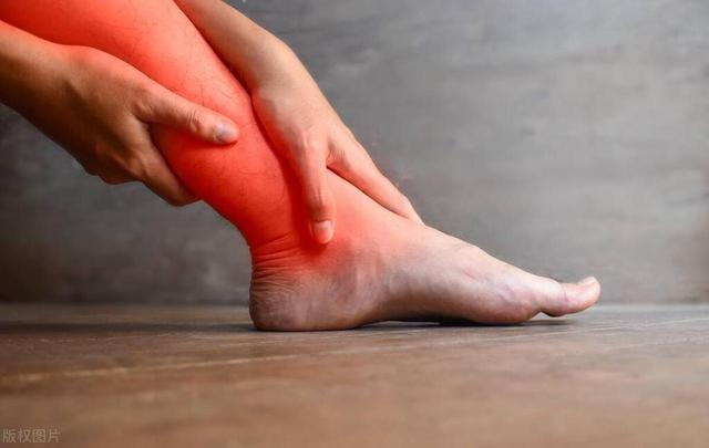 双腿反映全身病!7种易被忽视的腿部症状,可能是大病征兆