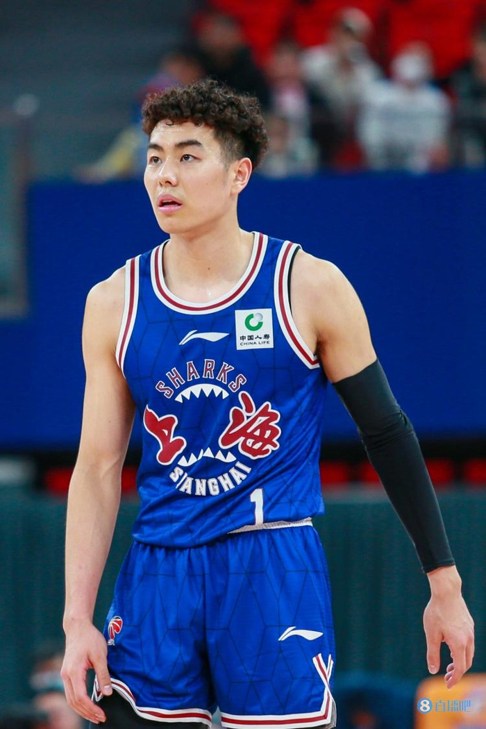 李添荣:右手的恢复情况比之前好很多 但复出时间还不太清楚