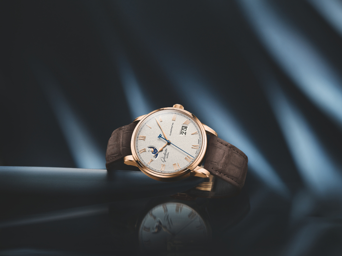 在西南地区的全新旗舰店铺,成都 ifs 专卖店不仅展示了品牌全系列腕表