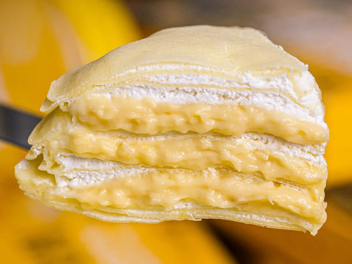 会爆浆的榴莲千层,精选泰国金枕榴莲,果肉多到溢出来!