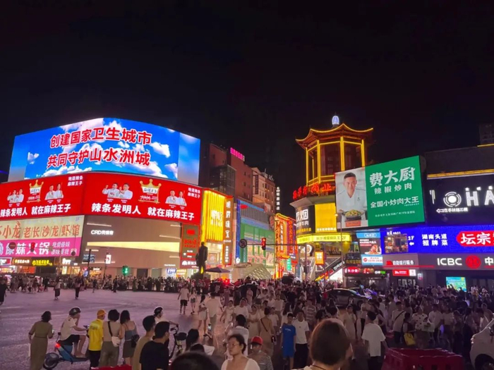 城市的烟火气息,武汉与长沙之别|五一广场|武汉|长沙_新浪新闻