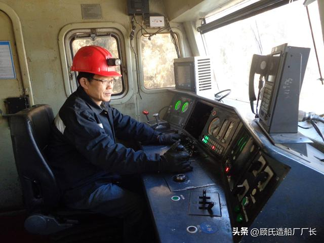 由配属于北京铁路局太原铁路分局湖东电力机务段的韶山4型电力机车ss4