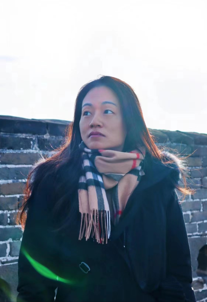 刘茉琳,陈崇正,唐诗人,侑予,邓琼(从右到左)此次聘任仪式由羊城晚报社