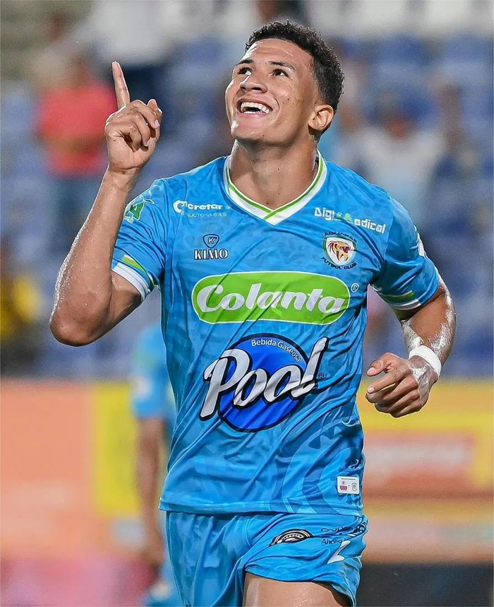 23岁的贝尼亚罗萨曾代表哥伦比亚国青队参加2017年u17世界杯.