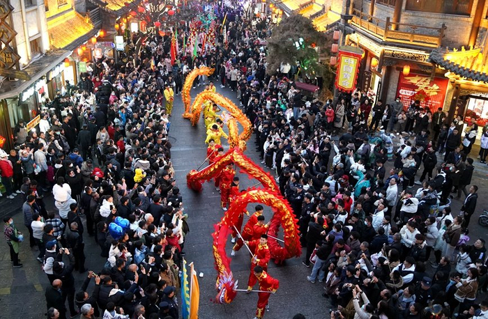 河南浚县正月古庙会社火闹新春