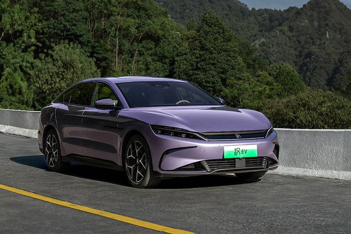 比亚迪汉家族荣耀版正式上市售价1698万起