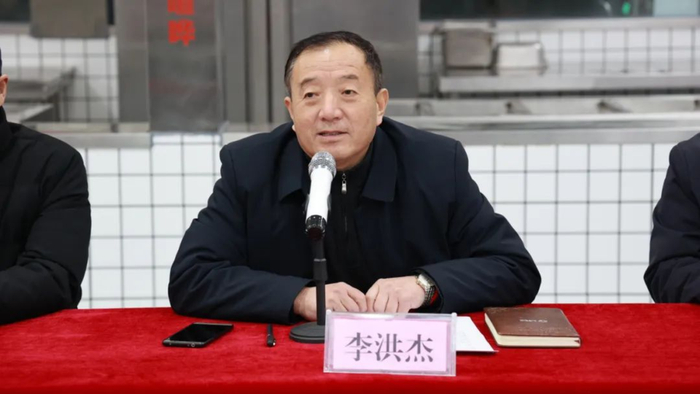 李洪杰在总结讲话中,肯定了教育教学工作中取得的成绩,并劝勉同学们静