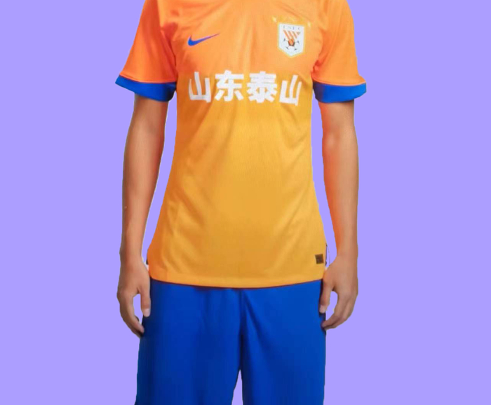 泰山队新赛季球衣亮相,后背广告位有归属|泰山队|球衣|后背_新浪新闻