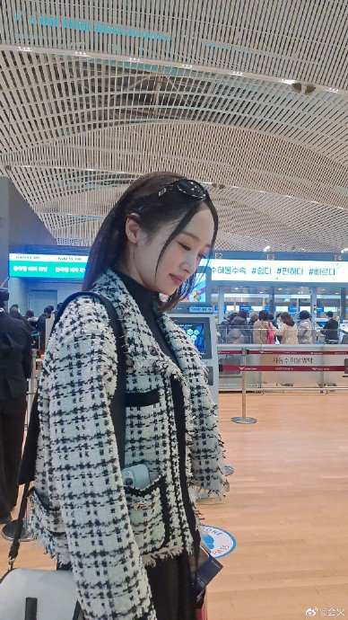 kara成员郑妮可已抵达长沙,即将参加《浪姐5》的录制_新浪新闻