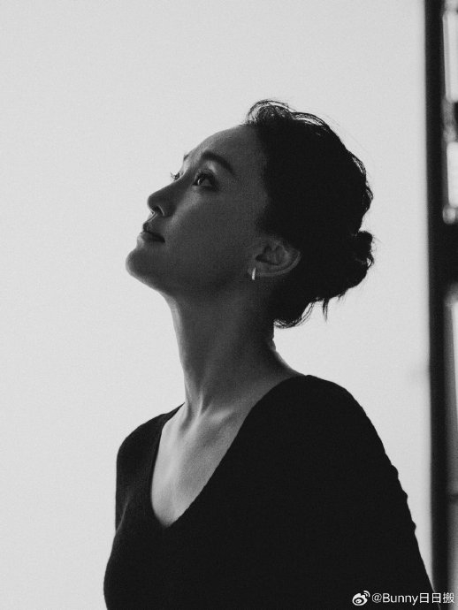 周迅 每个回眸侧脸都有强烈的故事感……|周迅_新浪新闻