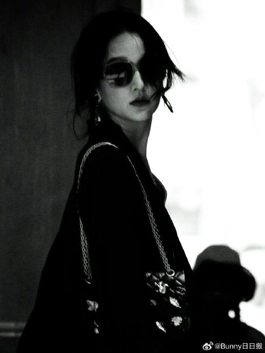 周迅 每个回眸侧脸都有强烈的故事感……|周迅_新浪新闻