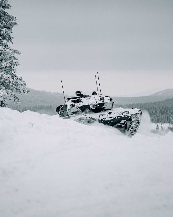 冬季演练中的瑞典strv122主战坦克|主战坦克|瑞典_新浪新闻