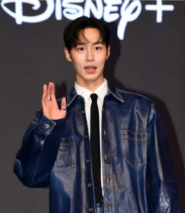 韩媒曝李宰旭无缝对接恋情,经纪公司的回应很给力