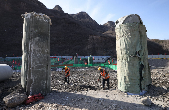 青白口桥重建施工现场，新桥的桥墩已经建好。新京报记者 王贵彬 摄