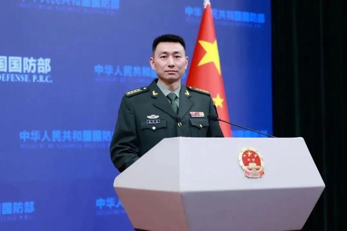 2月29日下午，国防部举行例行记者会，国防部新闻局副局长、国防部新闻发言人张晓刚大校答记者问。吕哲 摄
