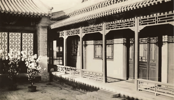 1937年4月 赵堂子胡同朱启钤故居前廊旧影