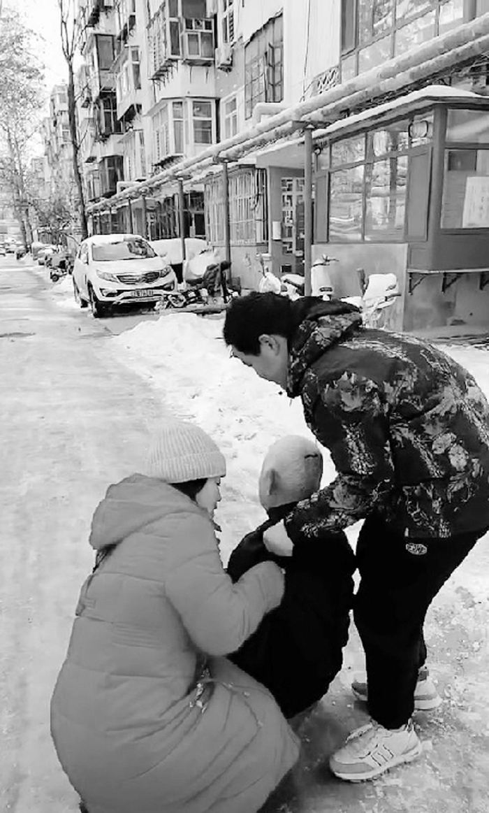 一件突发事 多位热心人|郝鹏飞_新浪新闻