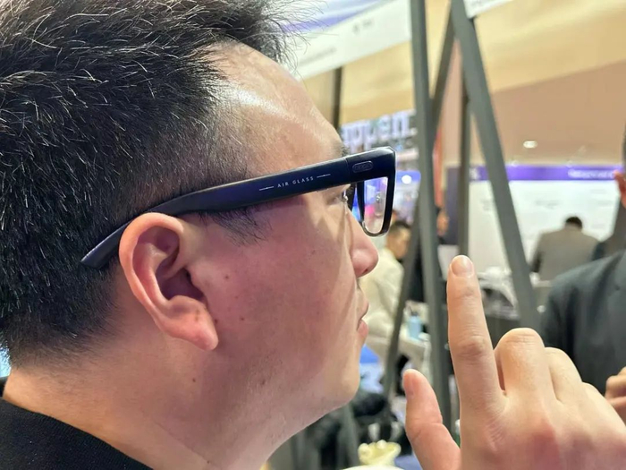 gpt大模型的小布语音助手,这意味着用户可通过语音指令轻松操控眼镜