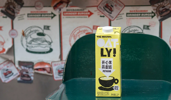 OATLY开心果燕麦奶；图片来源：OATLY