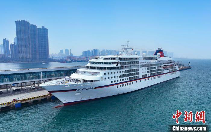山东青岛迎2024年首艘国际邮轮抵港|青岛市|邮轮_新浪新闻