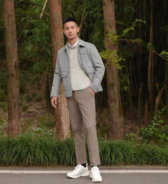建议中年男人:尽量少穿这4种"假洋气,真土气"颜色, 油腻显黑